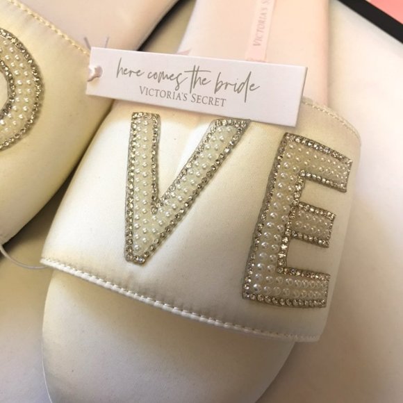 Victoria’s Secret Diamonds And Pearls LOVE Slippers - Medium 7-8 - Picture 13 of 15